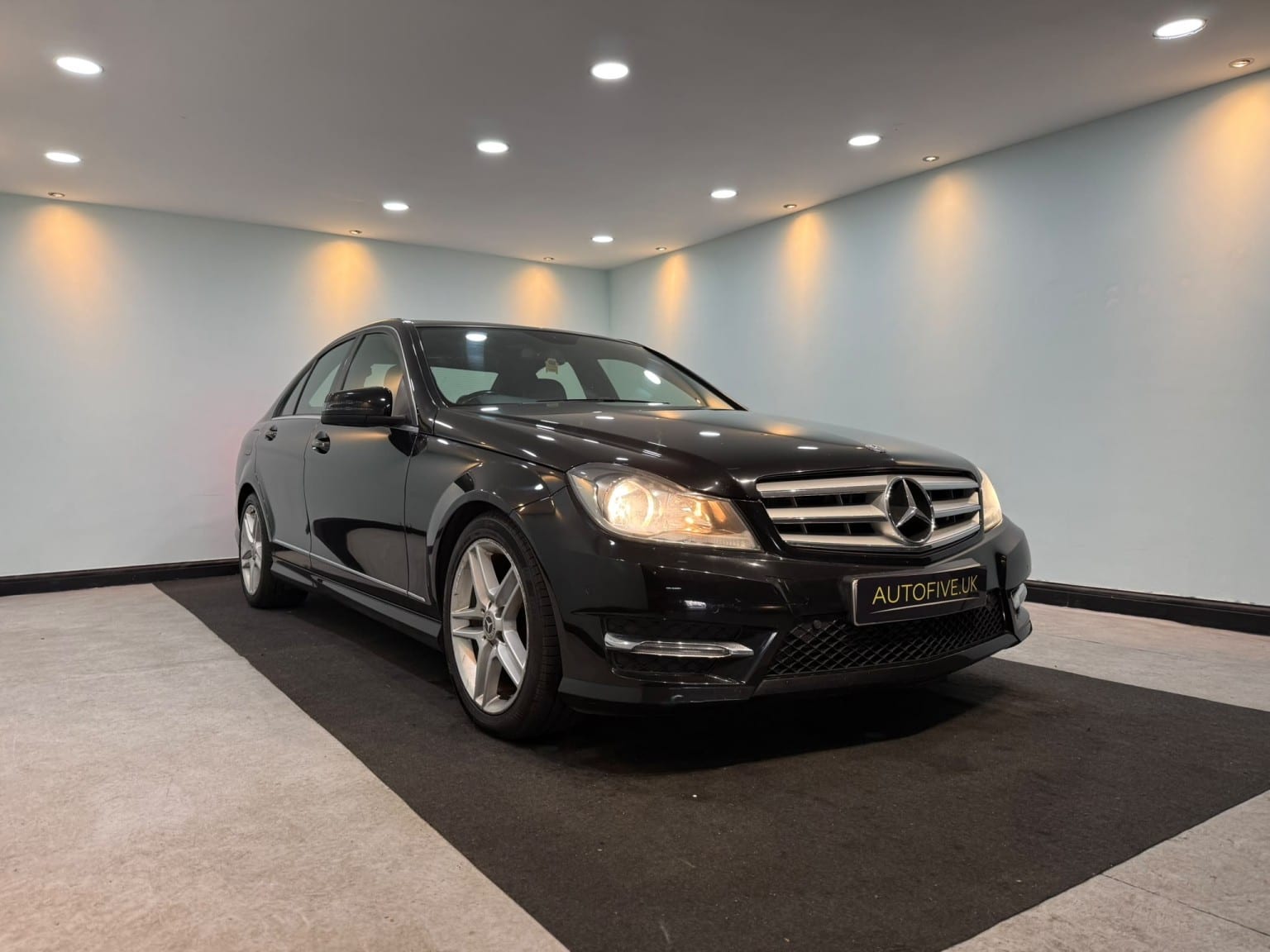 Mercedes-Benz C Class - image 1 of 18