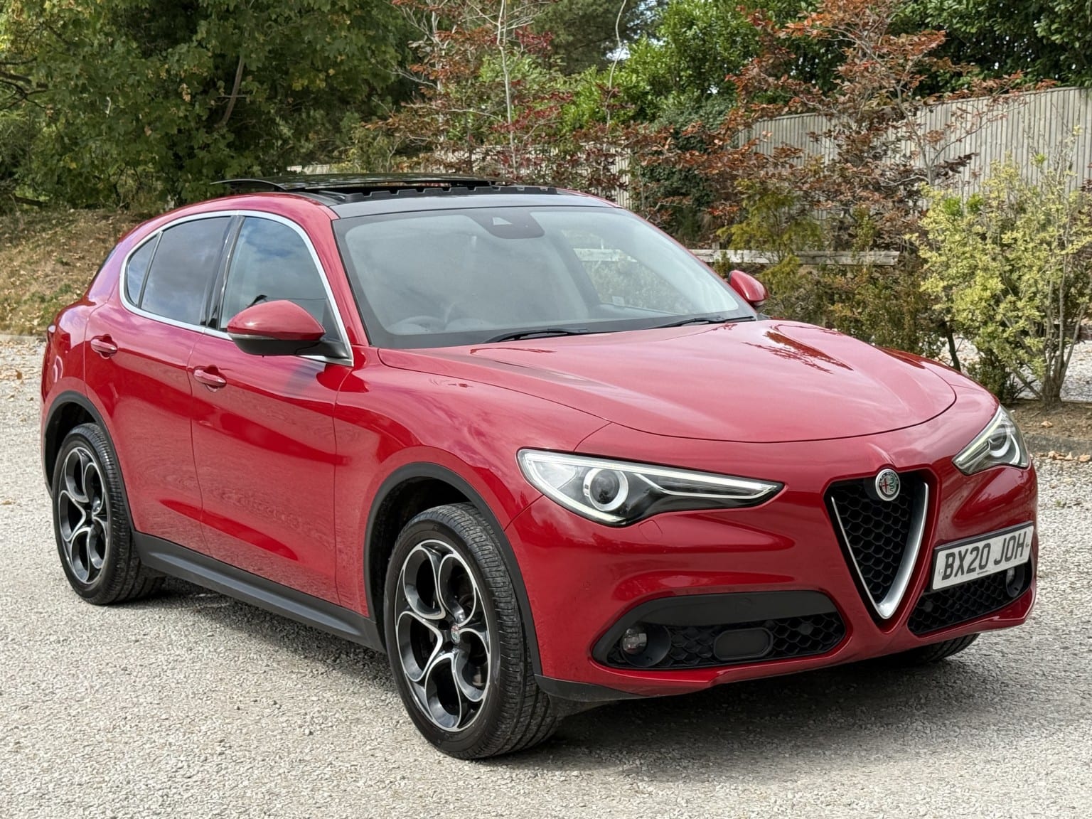 Alfa Romeo Stelvio - image 1 of 39