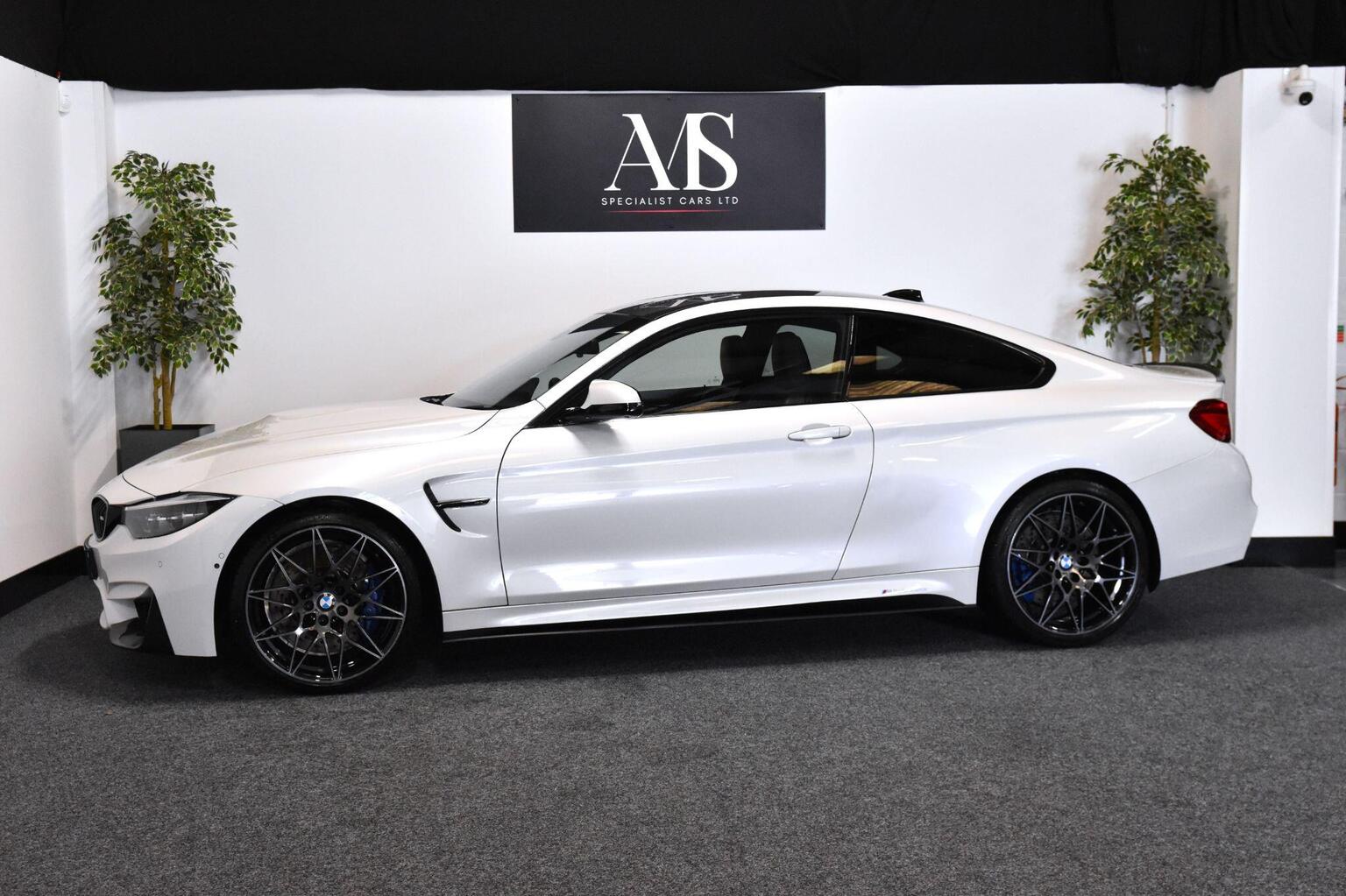 BMW M4 - image 1 of 32