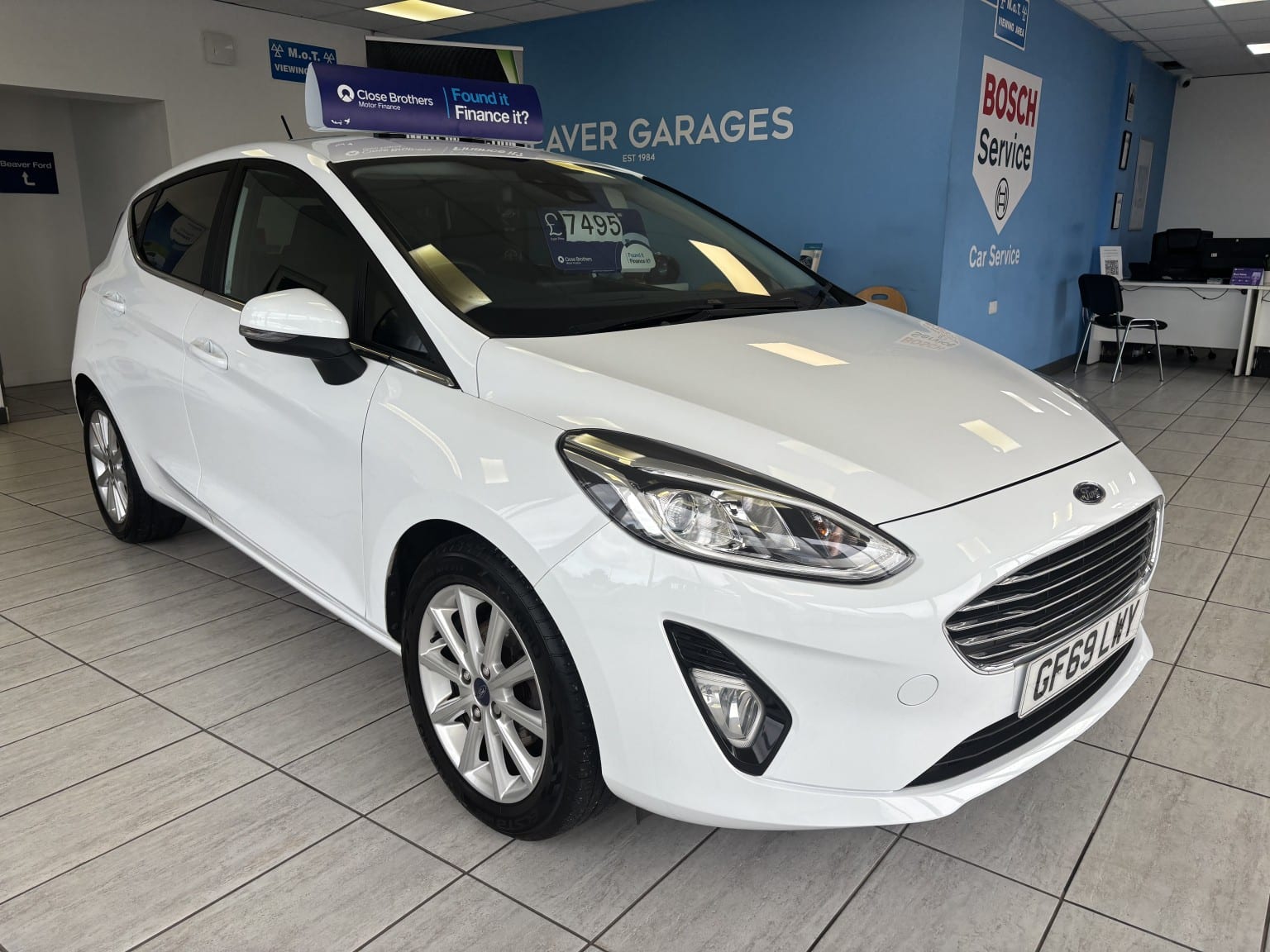2019 Ford Fiesta 1.0 T EcoBoost Titanium in white — photo 1 of 23
