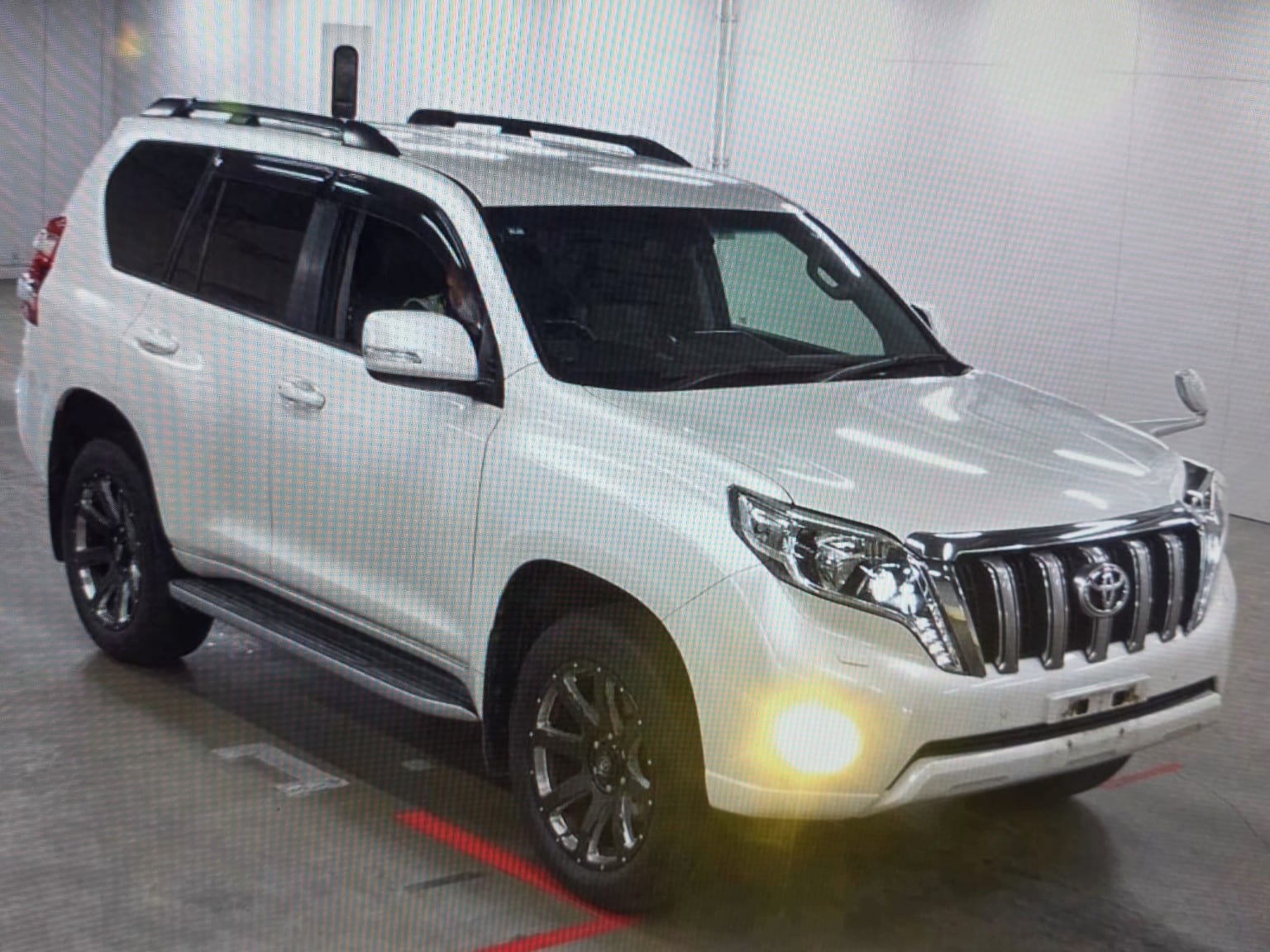 Toyota Land Cruiser - image 1 of 19