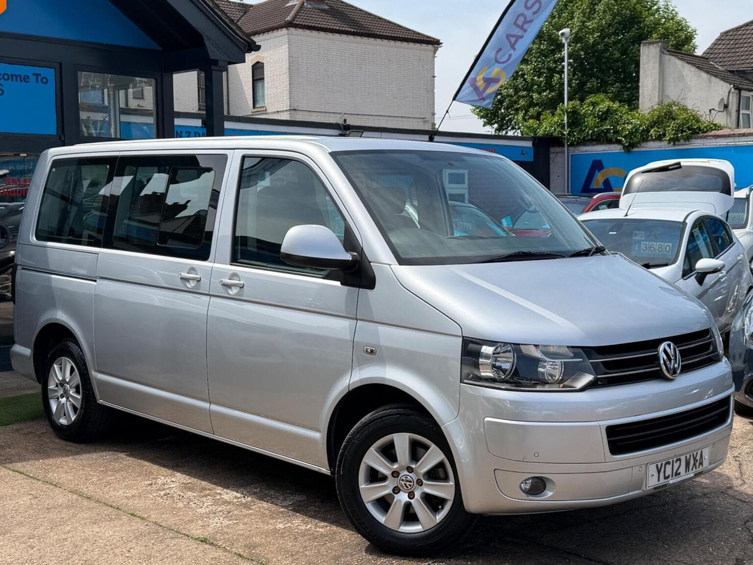 Volkswagen Caravelle - image 1 of 69