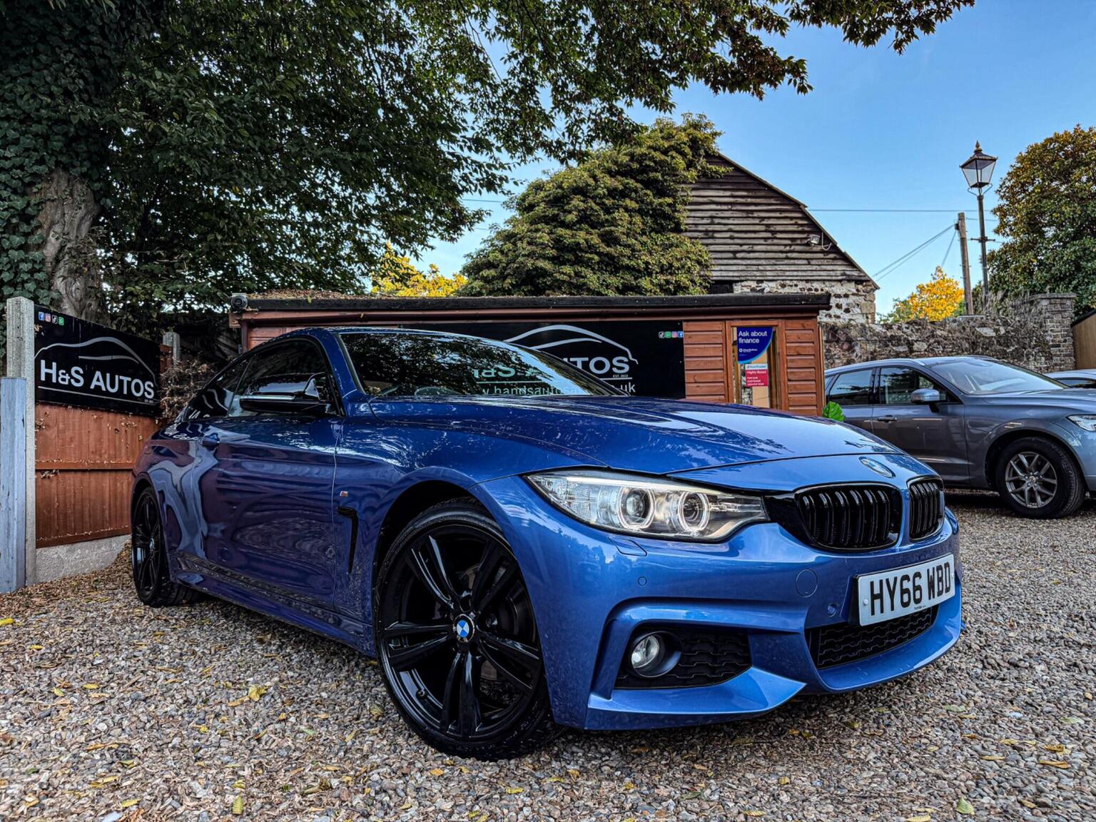 BMW 4 Series - image 1 of 40