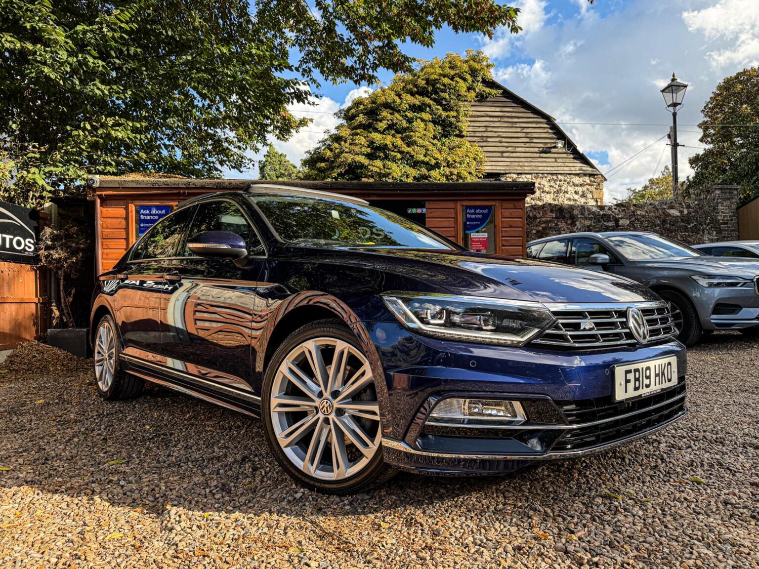 Volkswagen Passat - image 1 of 49