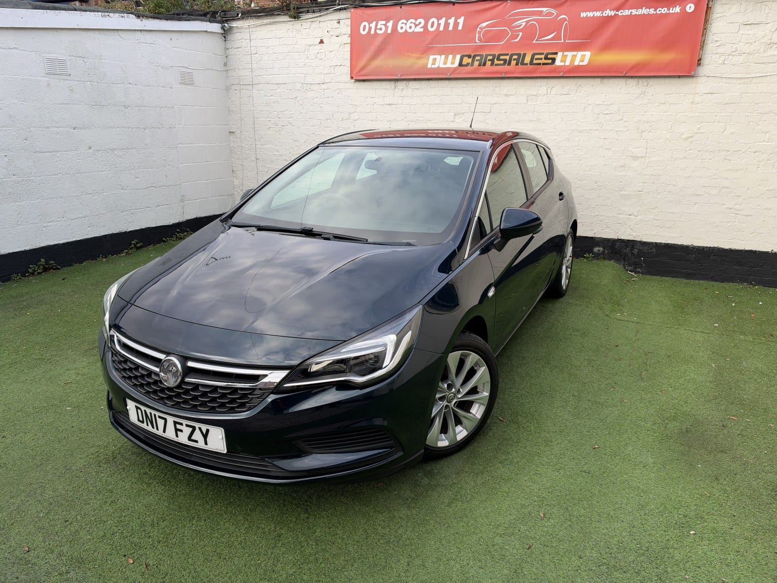 2017 Vauxhall Astra 1.4 i Turbo Design in green — photo 1 of 44