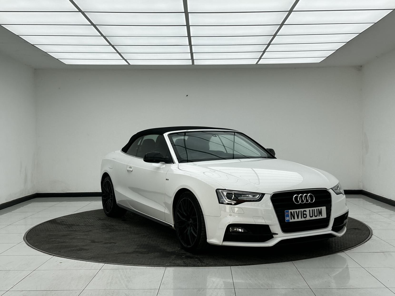 Audi A5 Cabriolet - image 1 of 41
