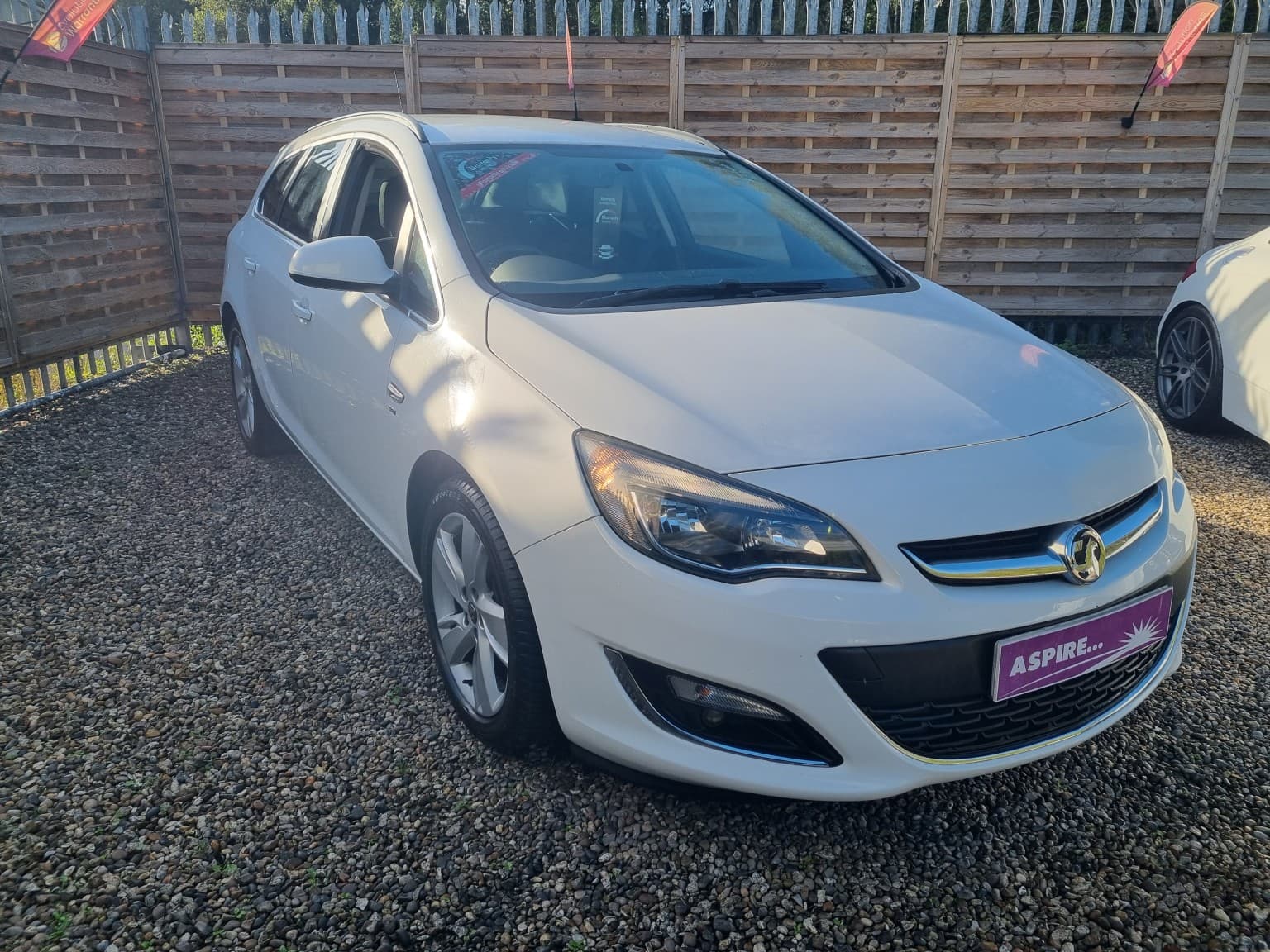 Vauxhall Astra - image 1 of 19