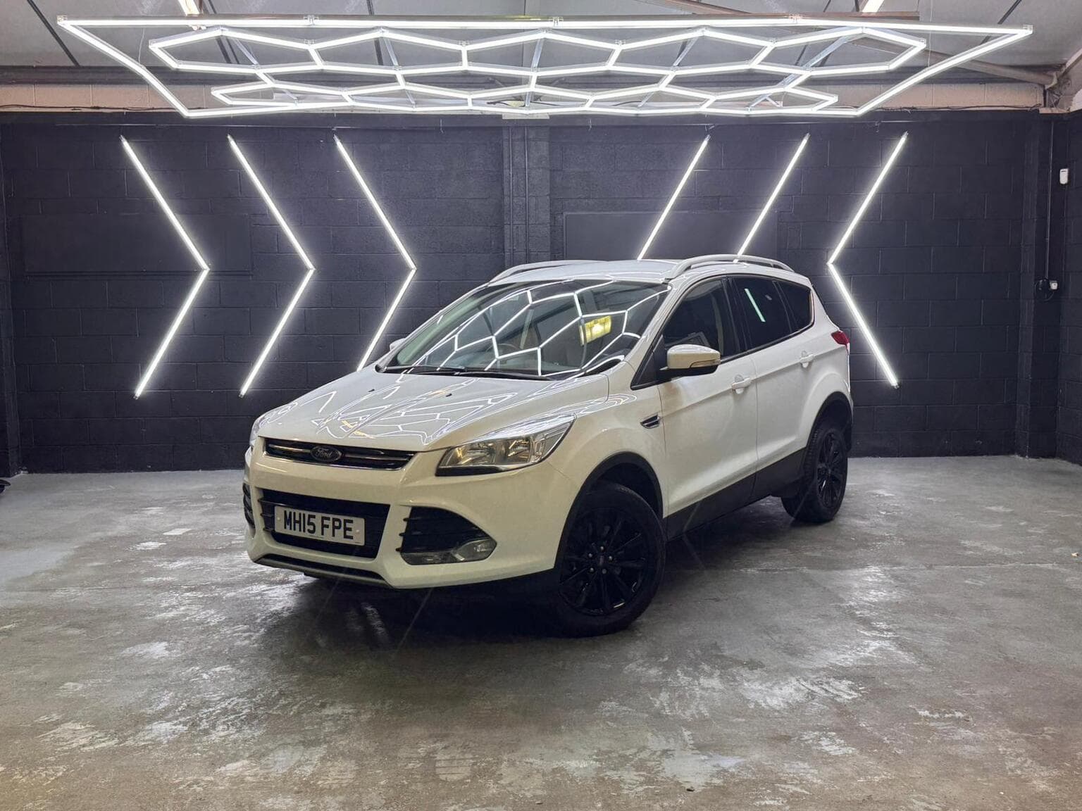 Ford Kuga - image 1 of 54