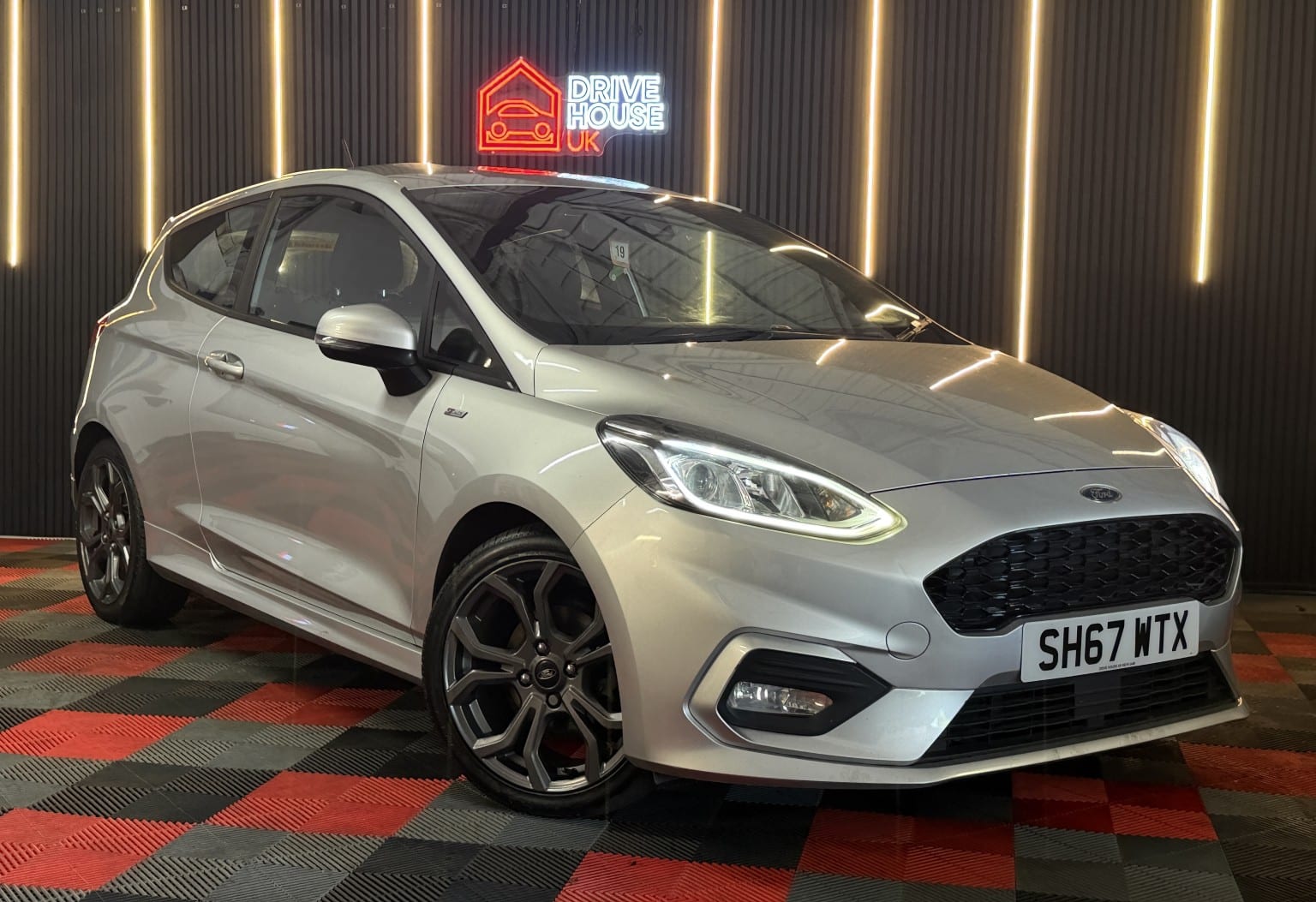 Ford Fiesta - image 1 of 31