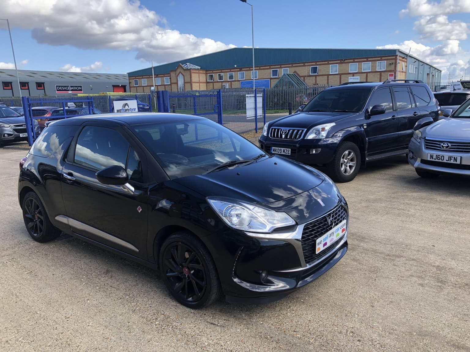 DS Automobiles DS 3 - image 1 of 26