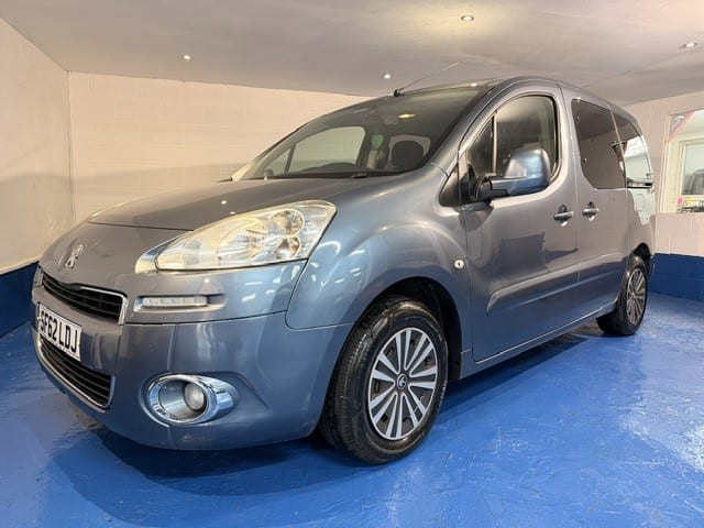 Peugeot Partner Tepee - image 1 of 18