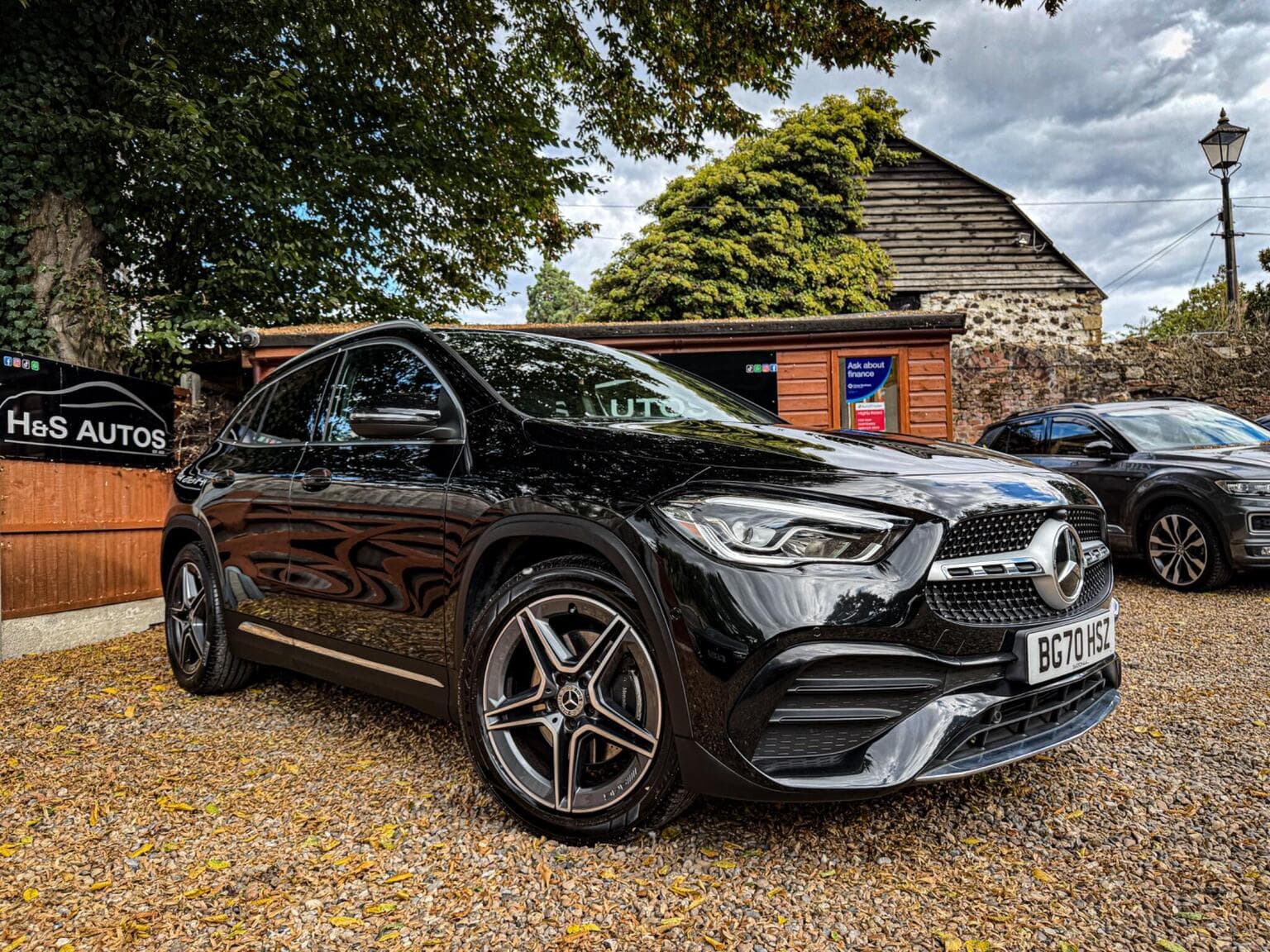 Mercedes-Benz GLA - image 1 of 42