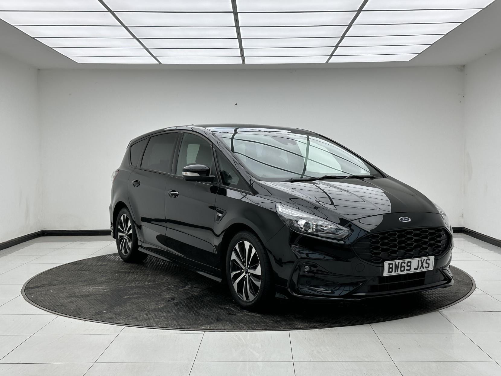 Ford S-Max - image 1 of 66