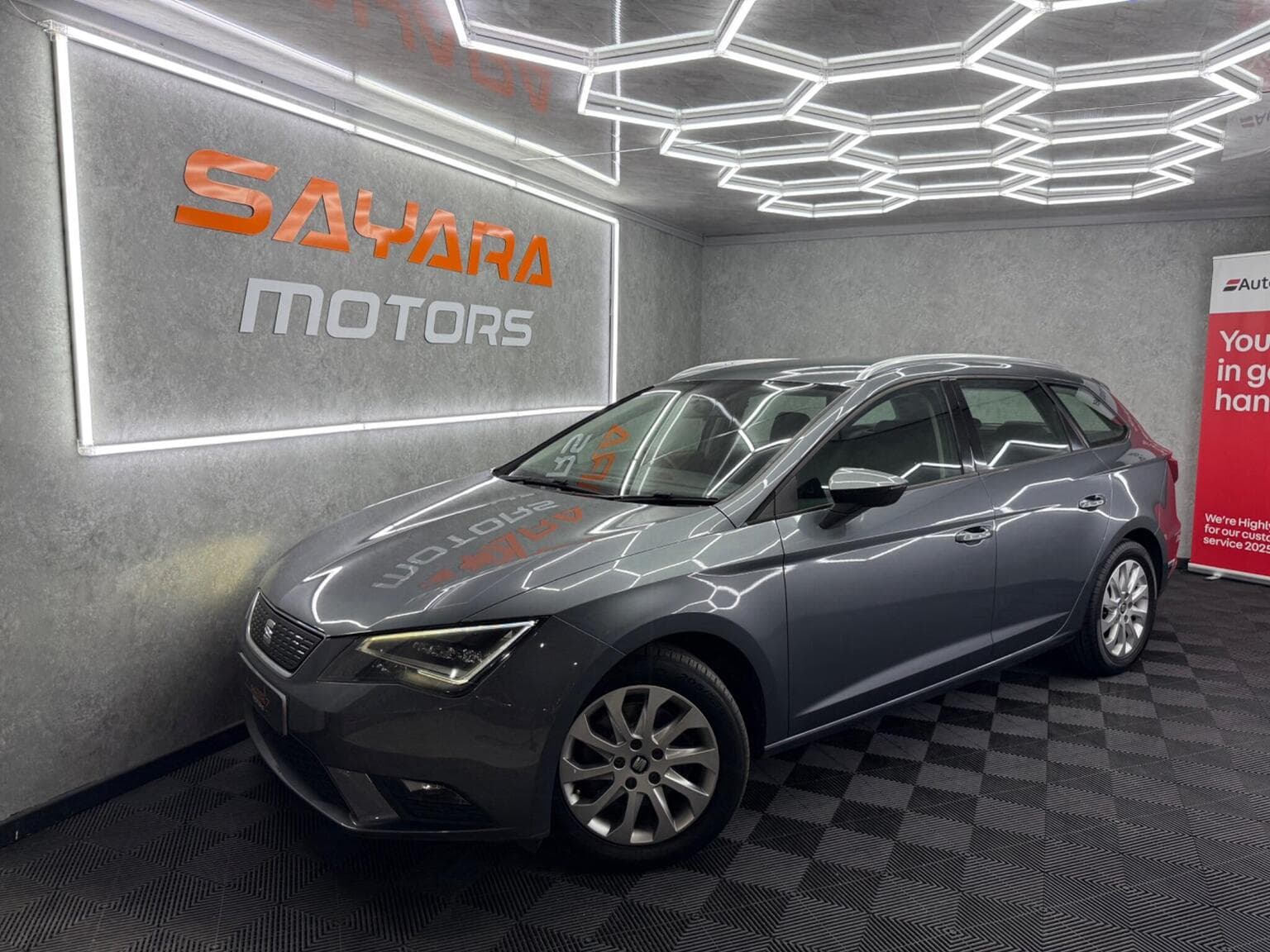 SEAT Leon - image 1 of 36