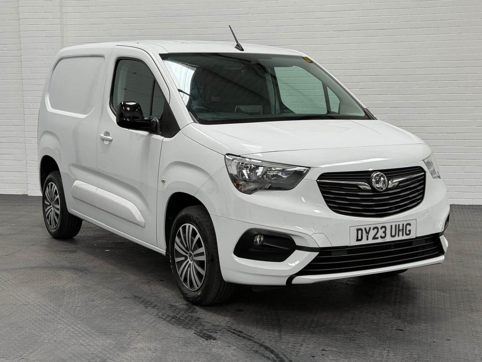 Vauxhall Combo - image 1 of 100