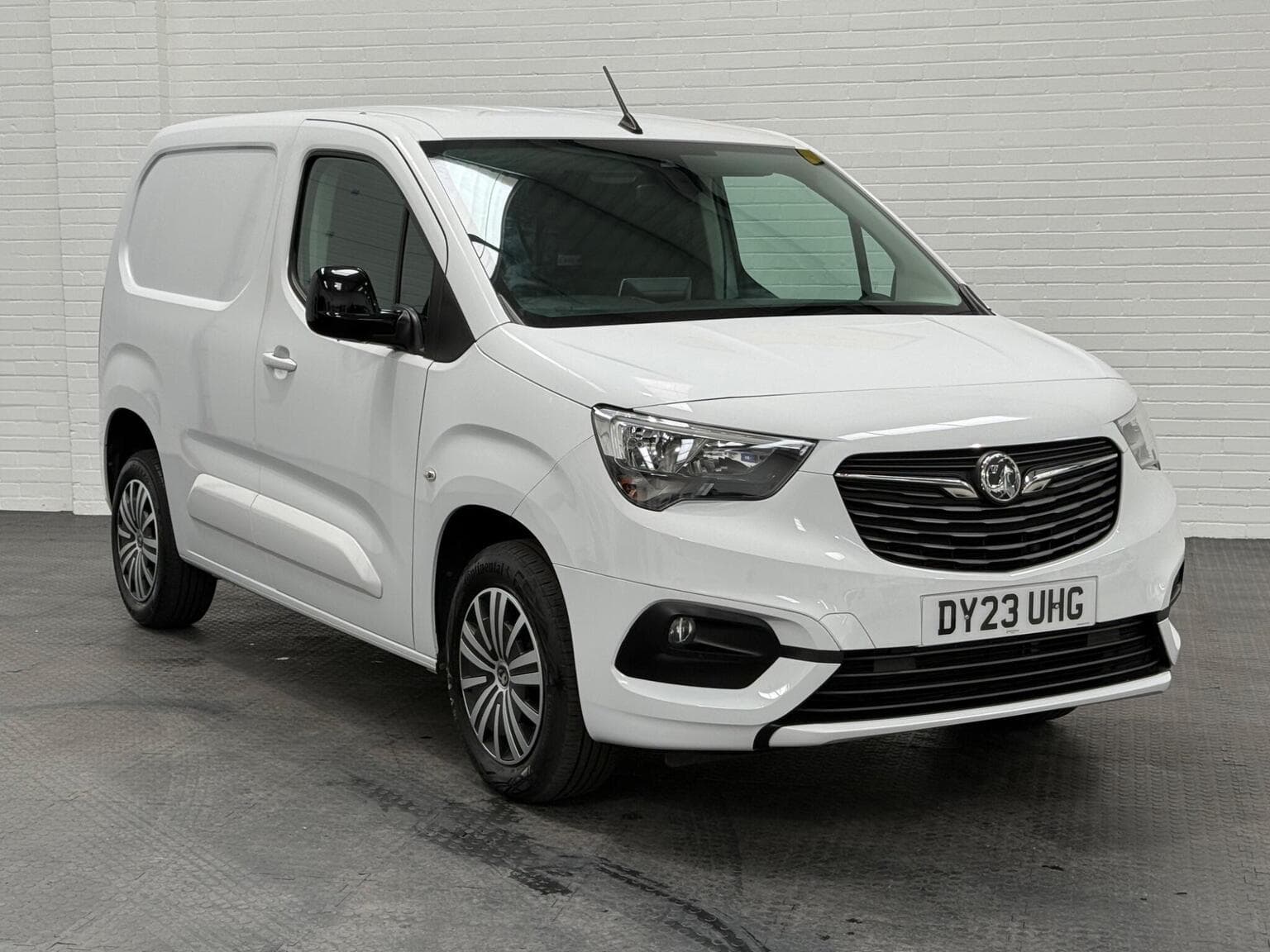 Vauxhall Combo - image 1 of 100