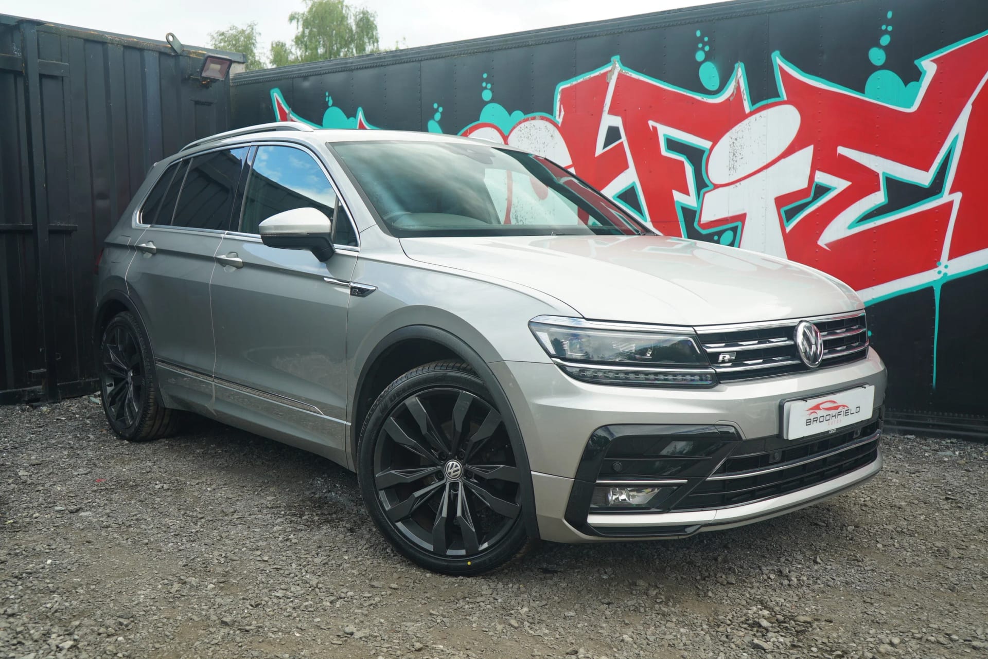 Volkswagen Tiguan - image 1 of 95
