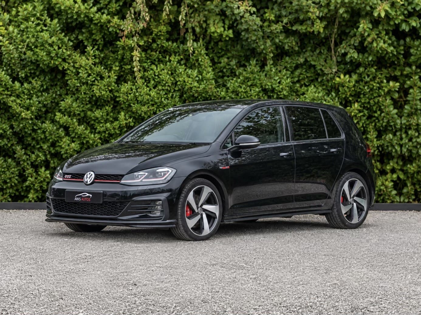 Volkswagen Golf - image 1 of 17