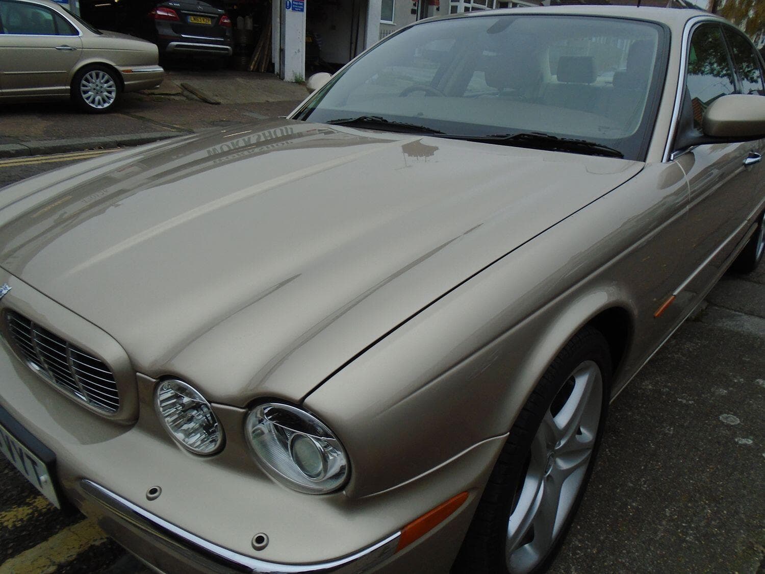 Jaguar XJ - image 1 of 25