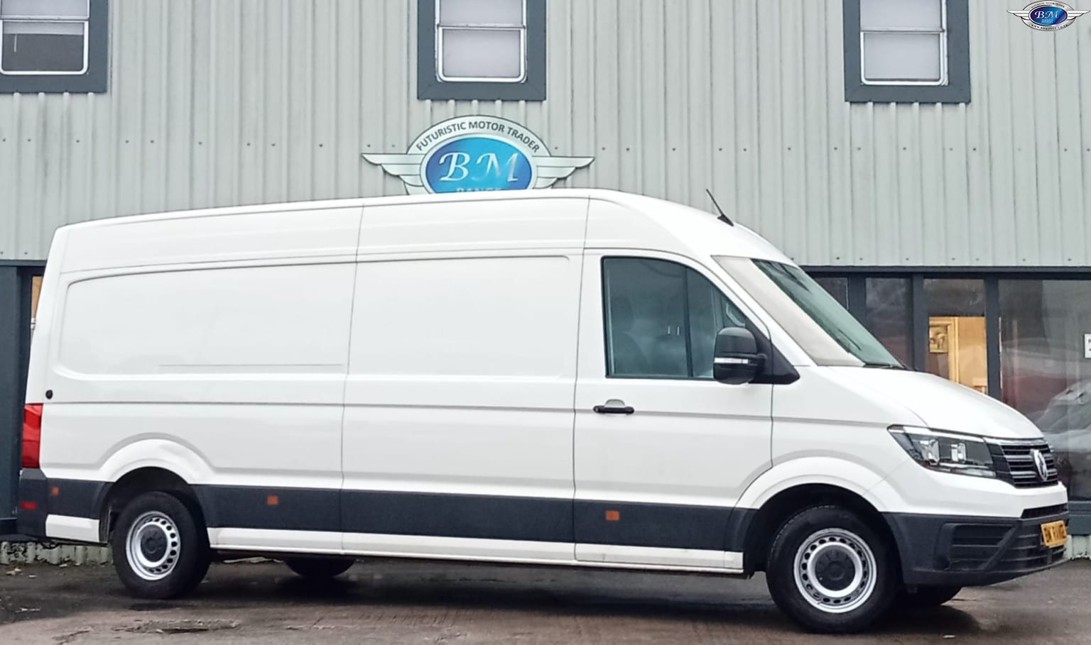 2022 Volkswagen Crafter 2.0 TDI CR35 Startline in white — photo 1 of 21