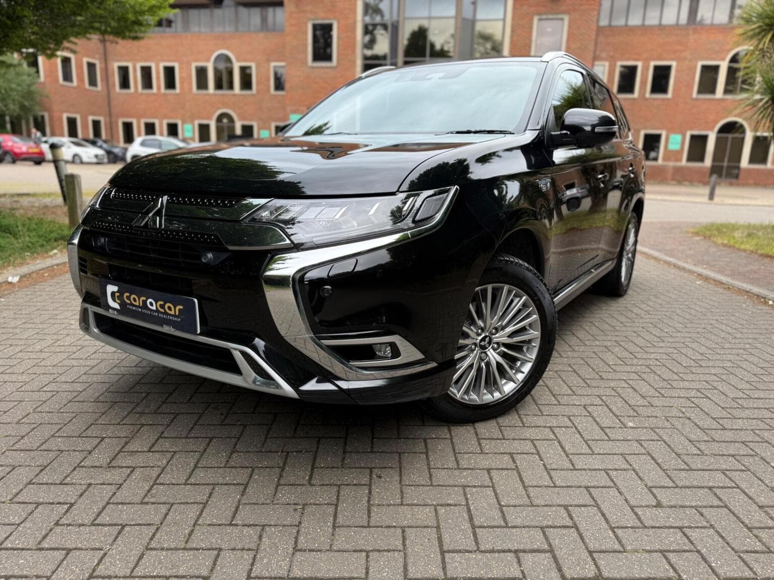 Mitsubishi Outlander - image 1 of 65