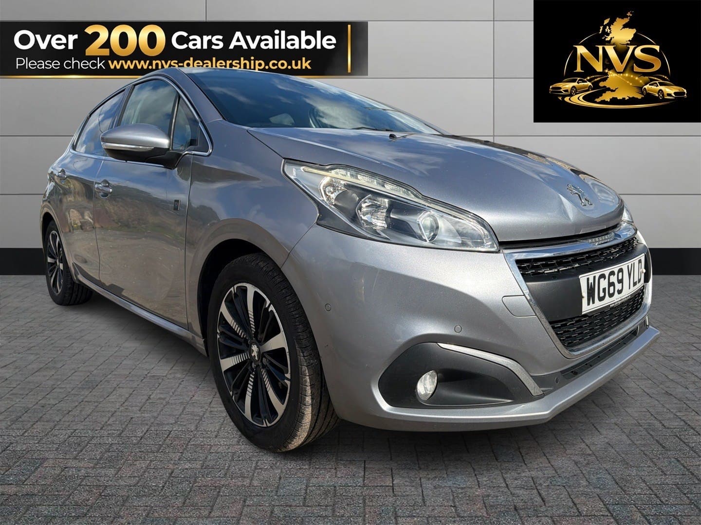 Peugeot 208 - image 1 of 15