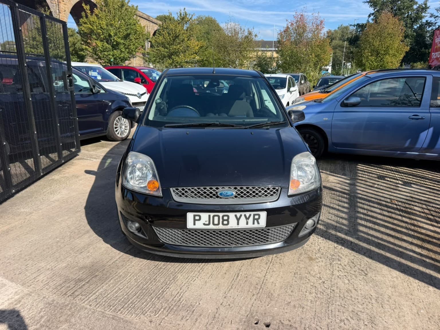 Ford Fiesta - image 1 of 21