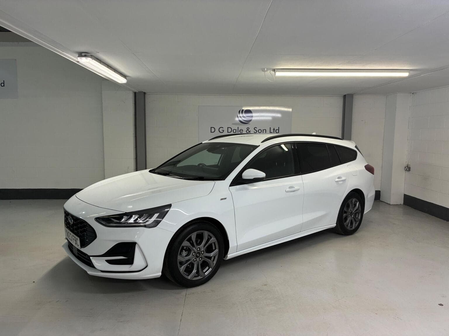 Ford Focus - image 1 of 13