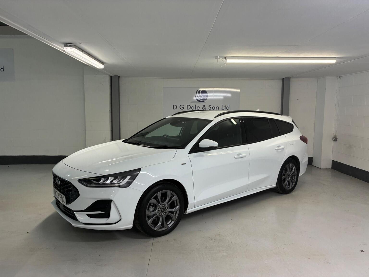 Ford Focus - image 1 of 13