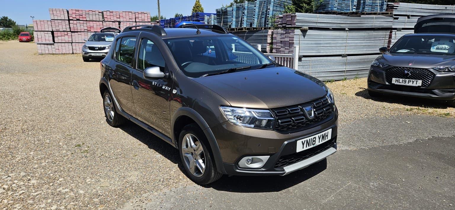 Dacia Sandero Stepway - image 1 of 6