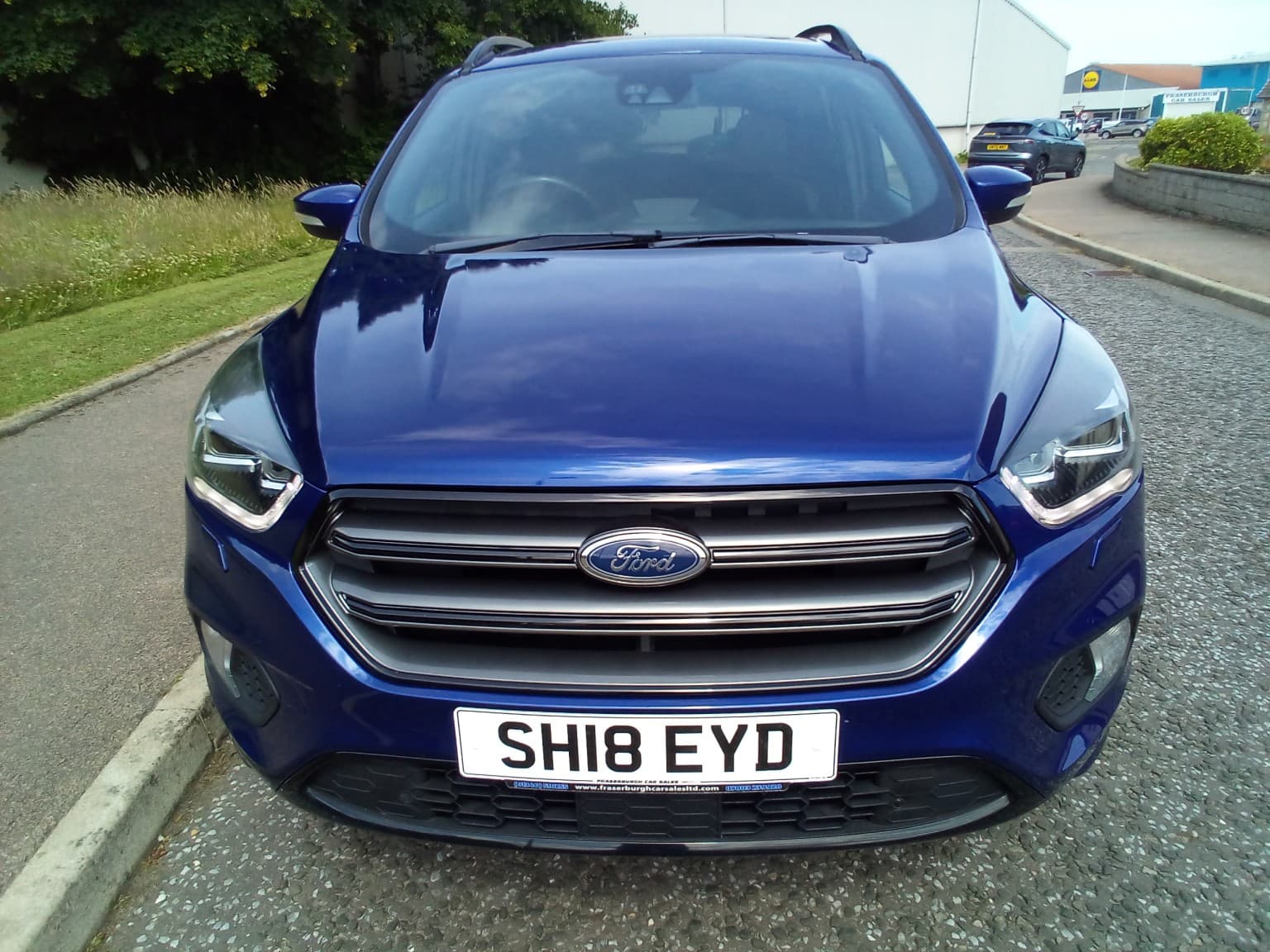 Ford Kuga - image 1 of 17