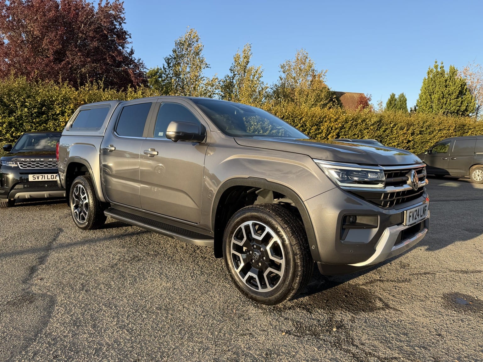 Volkswagen Amarok - image 1 of 40