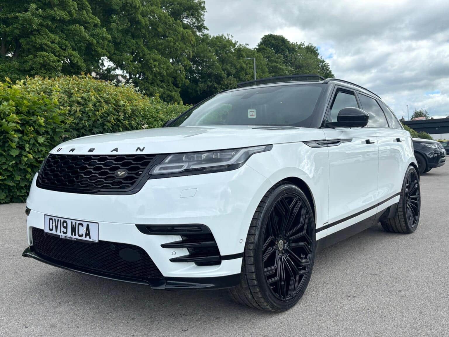 Land Rover Range Rover Velar - image 1 of 47