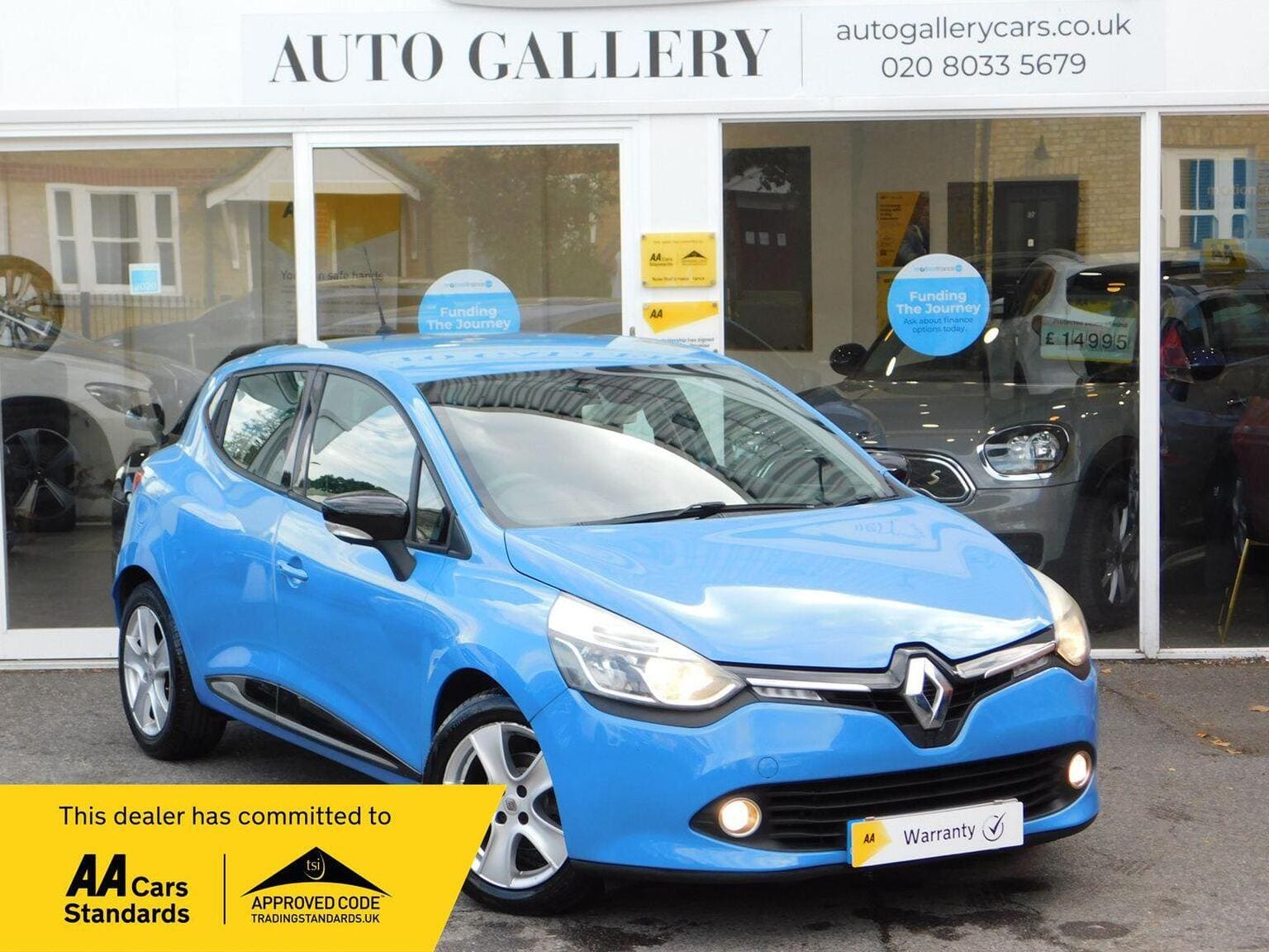 Renault Clio - image 1 of 100