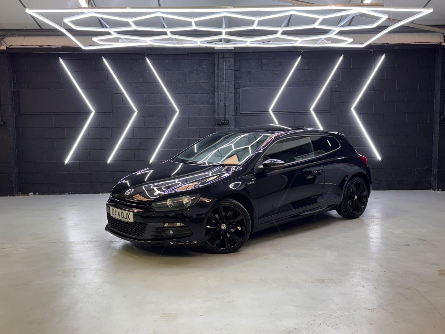 Volkswagen Scirocco - image 1 of 56