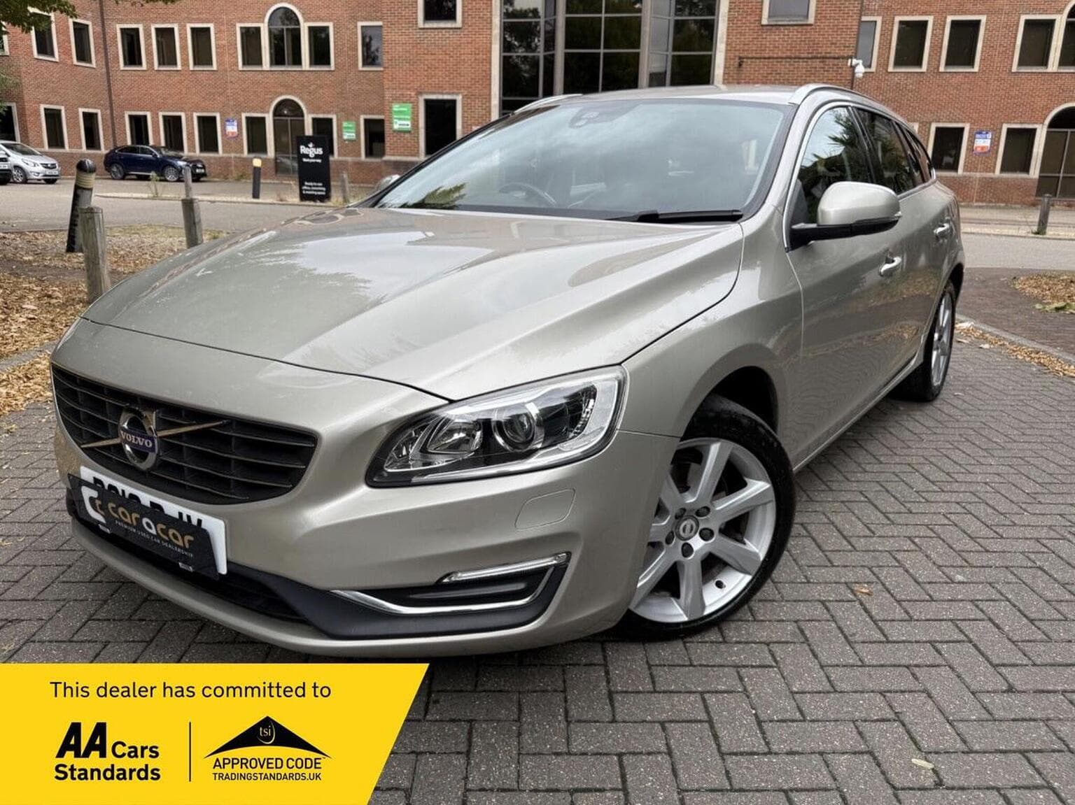 Volvo V60 - image 1 of 64