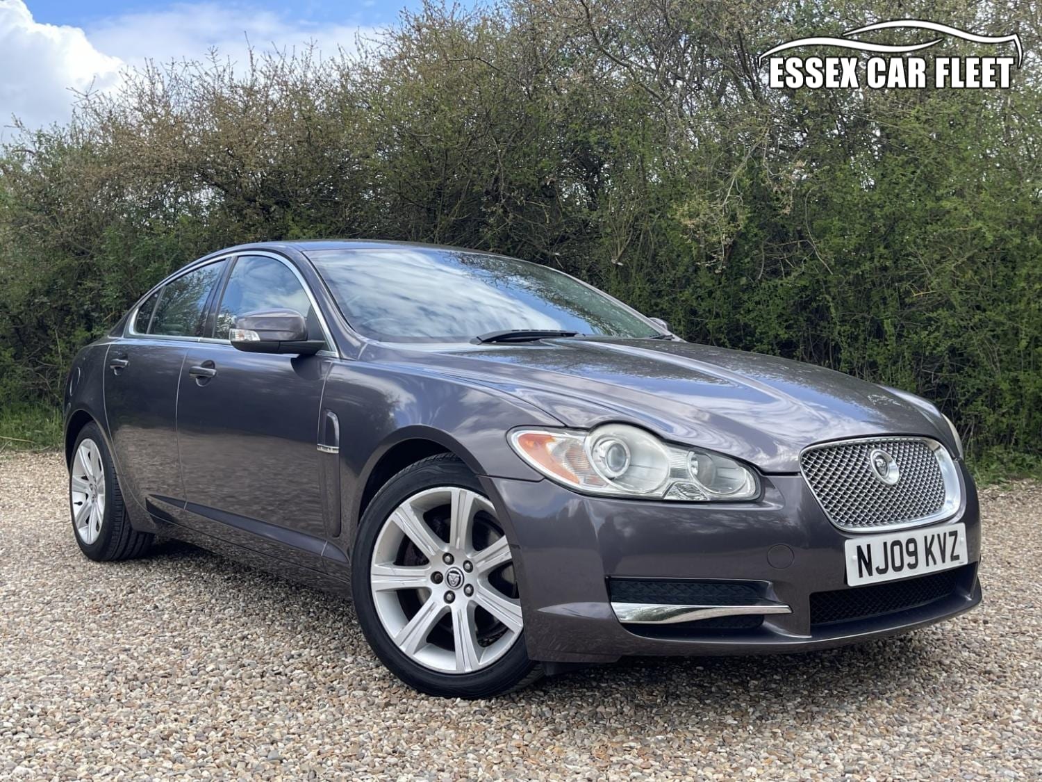Jaguar XF - image 1 of 33