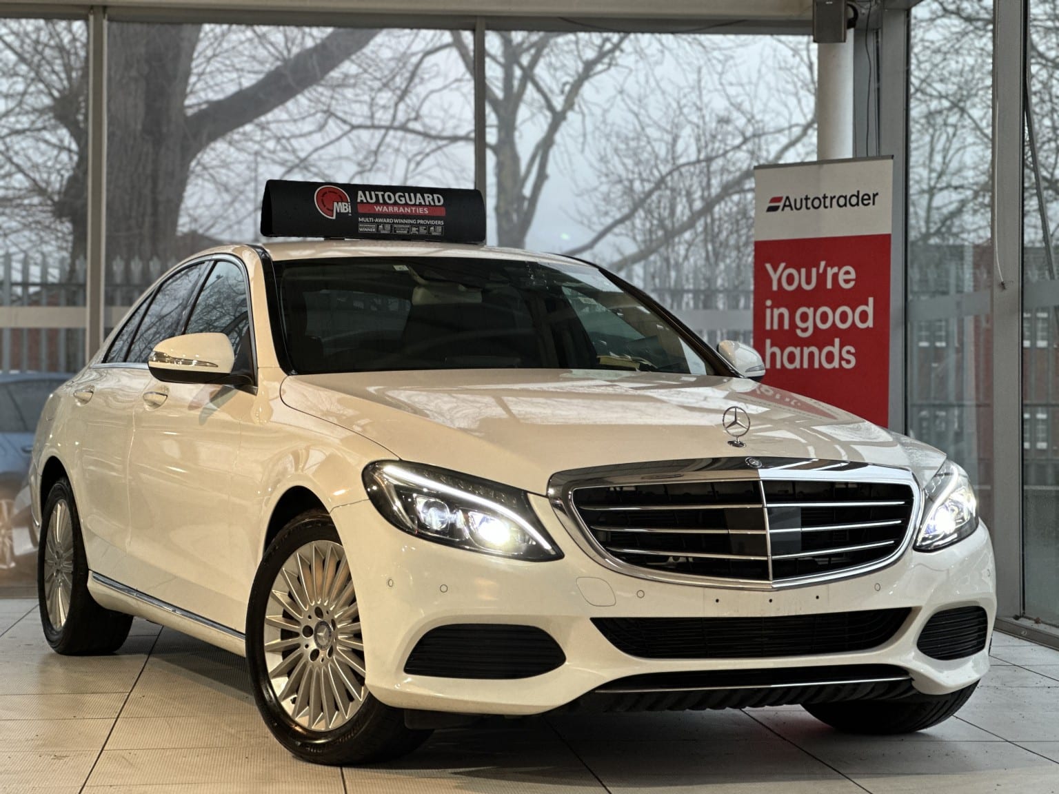 2015 Mercedes-Benz C Class 2.0 C200 SE 7G-Tronic+ Euro 6 (s/s) 4dr in white — photo 1 of 37