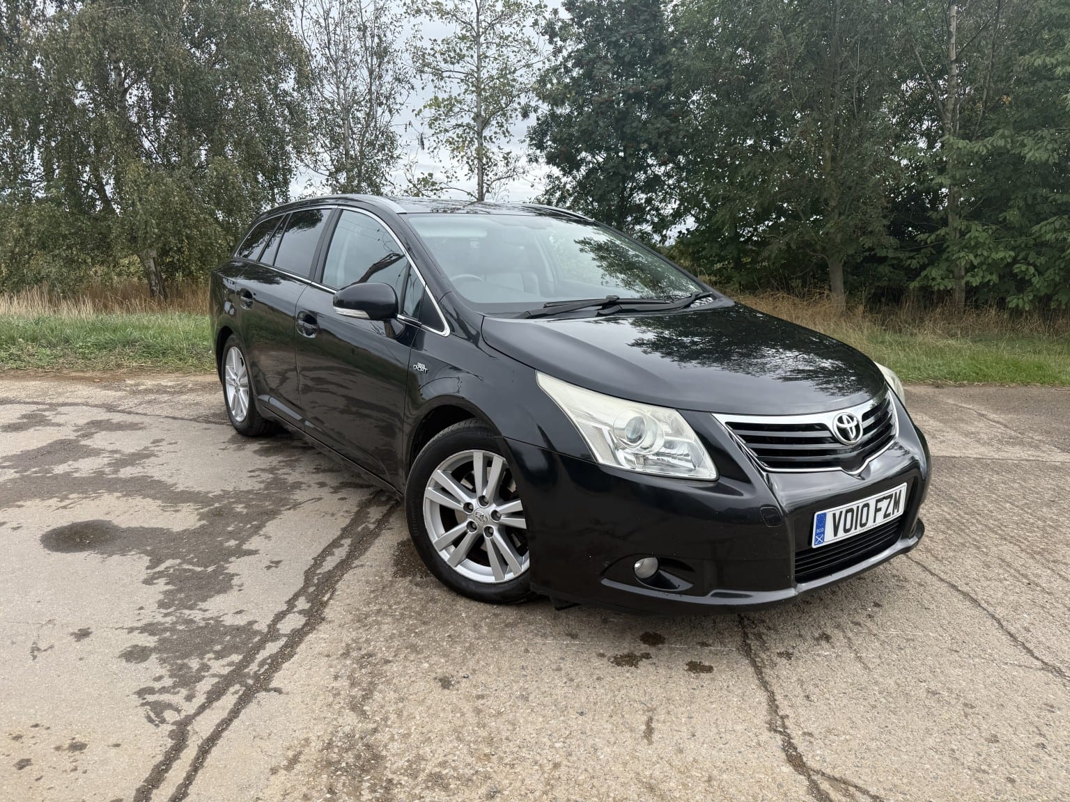 Toyota Avensis - image 1 of 27