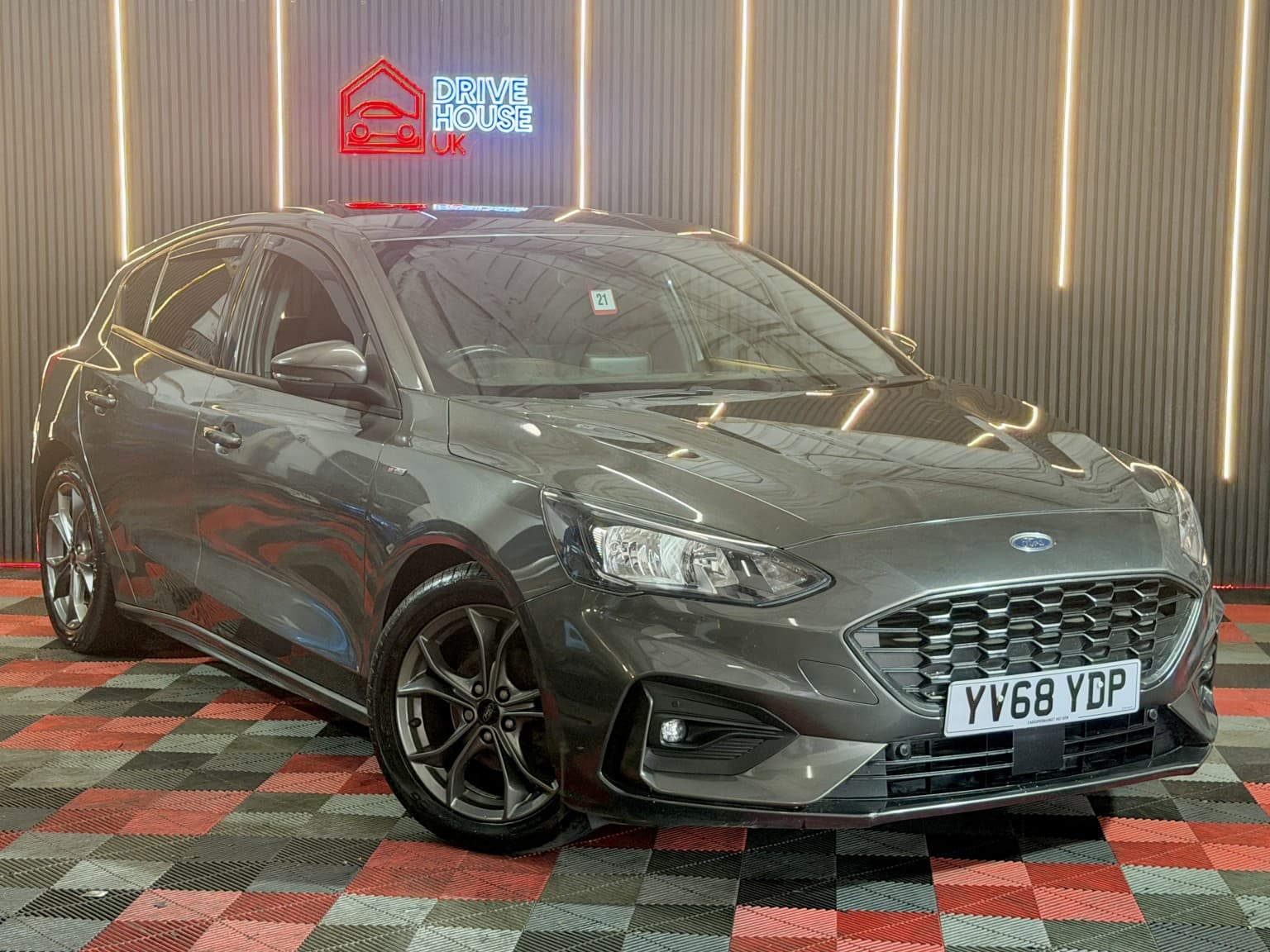 Ford Focus - image 1 of 33