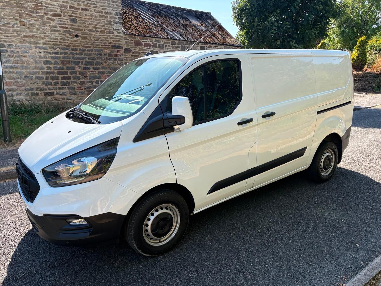 Ford Transit Custom - image 1 of 9