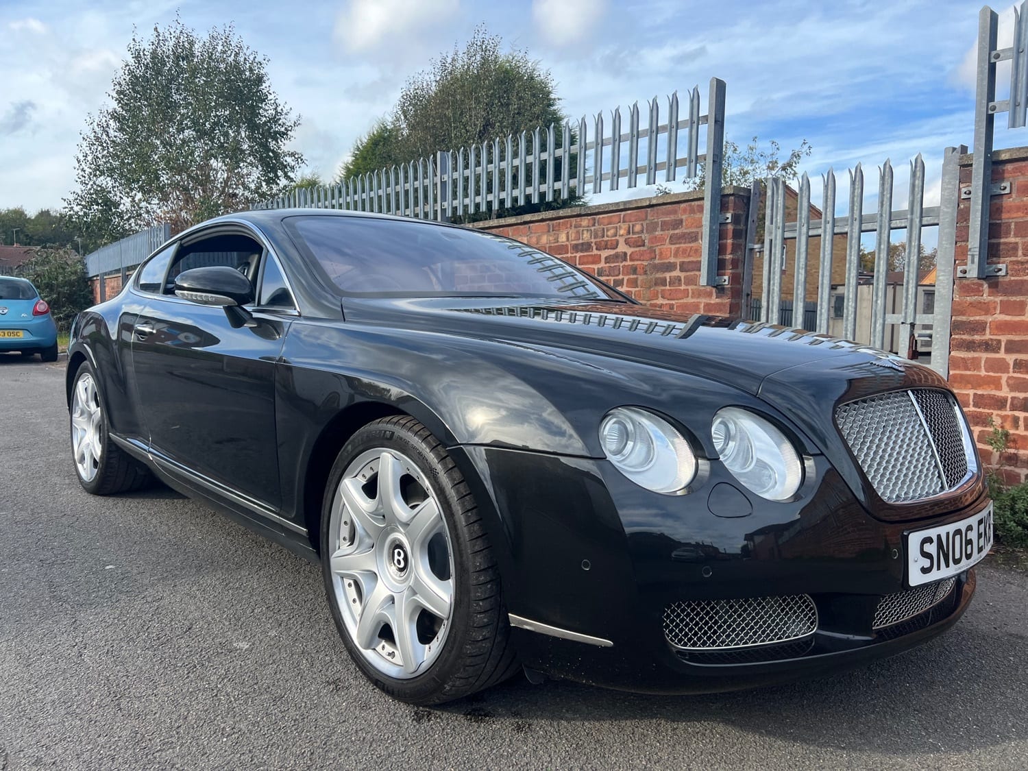 Bentley Continental - image 1 of 19