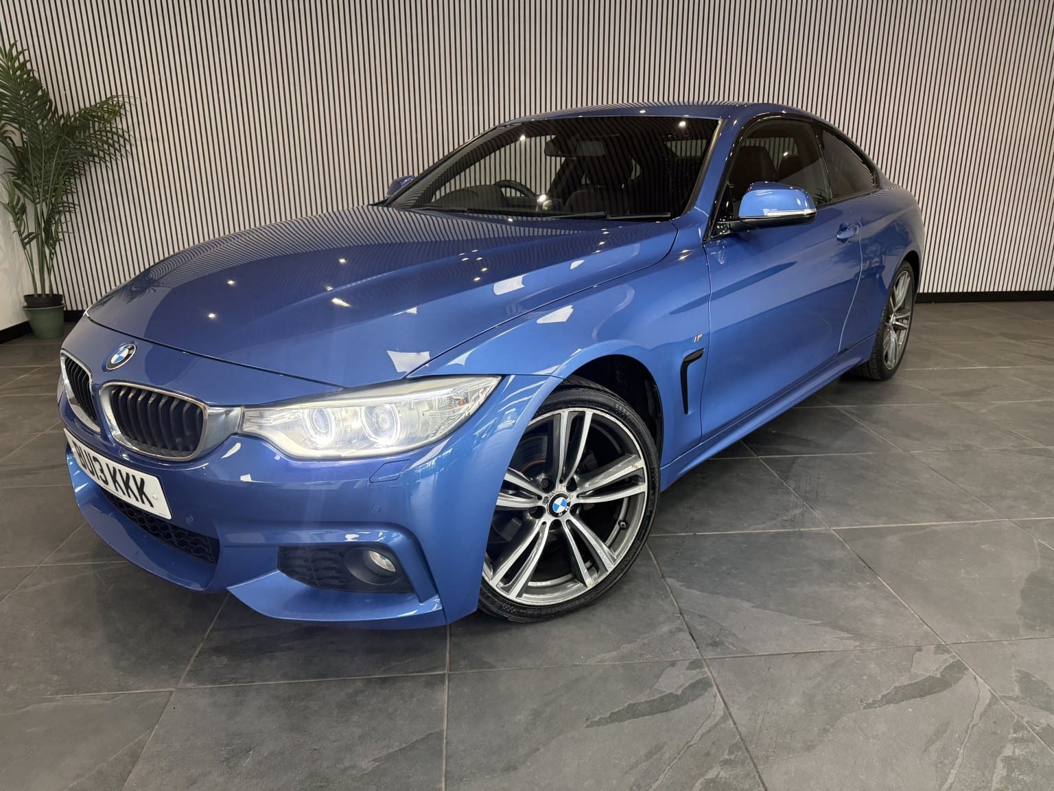 BMW 4 Series - image 1 of 29