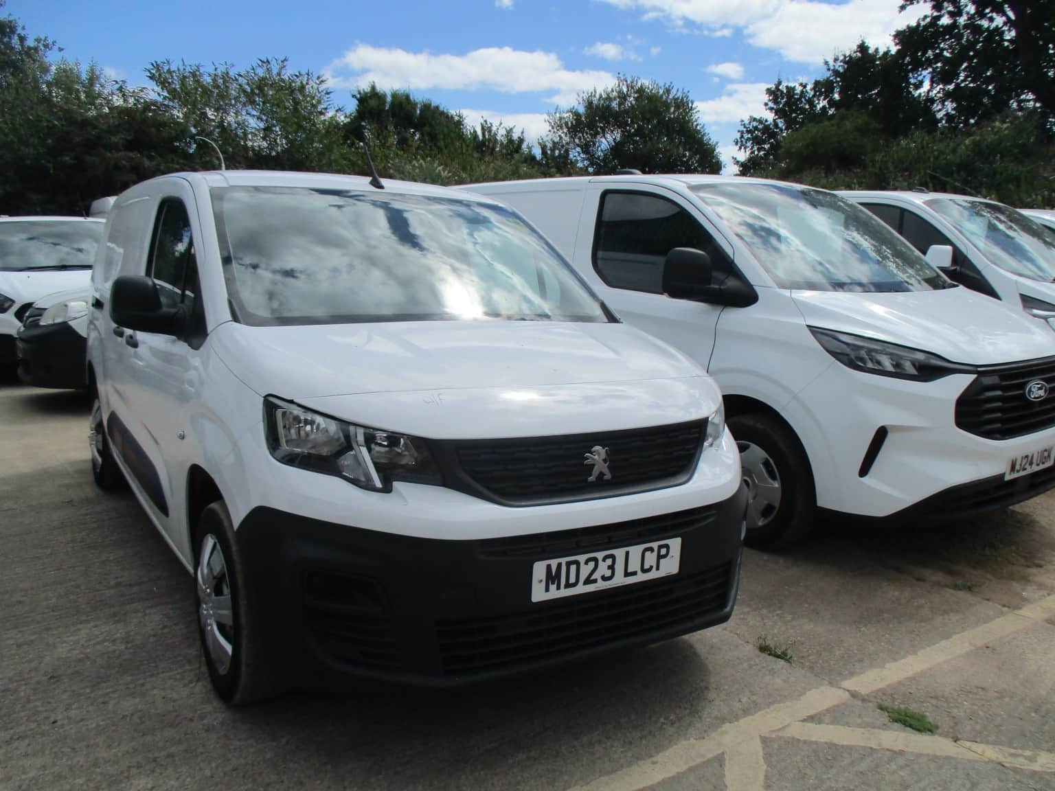 Peugeot Partner - image 1 of 8