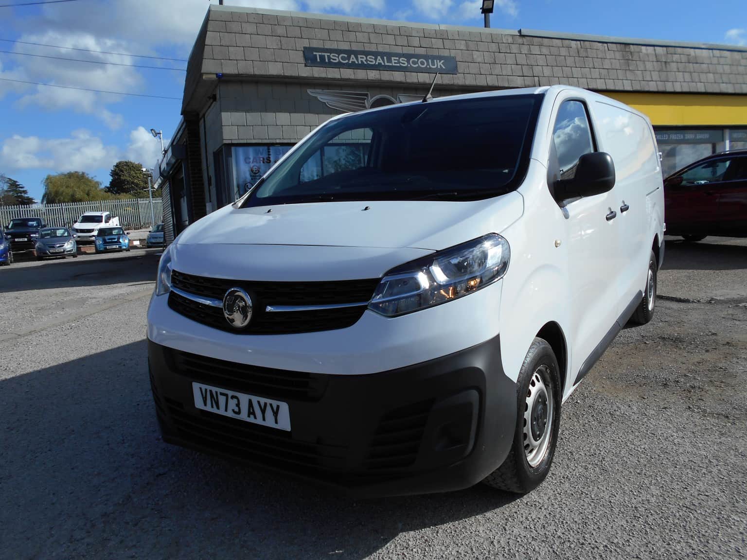 Vauxhall Vivaro - image 1 of 26