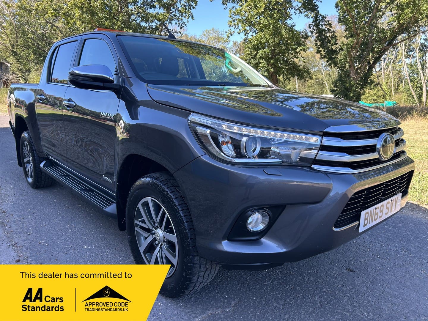 Toyota Hilux - image 1 of 41