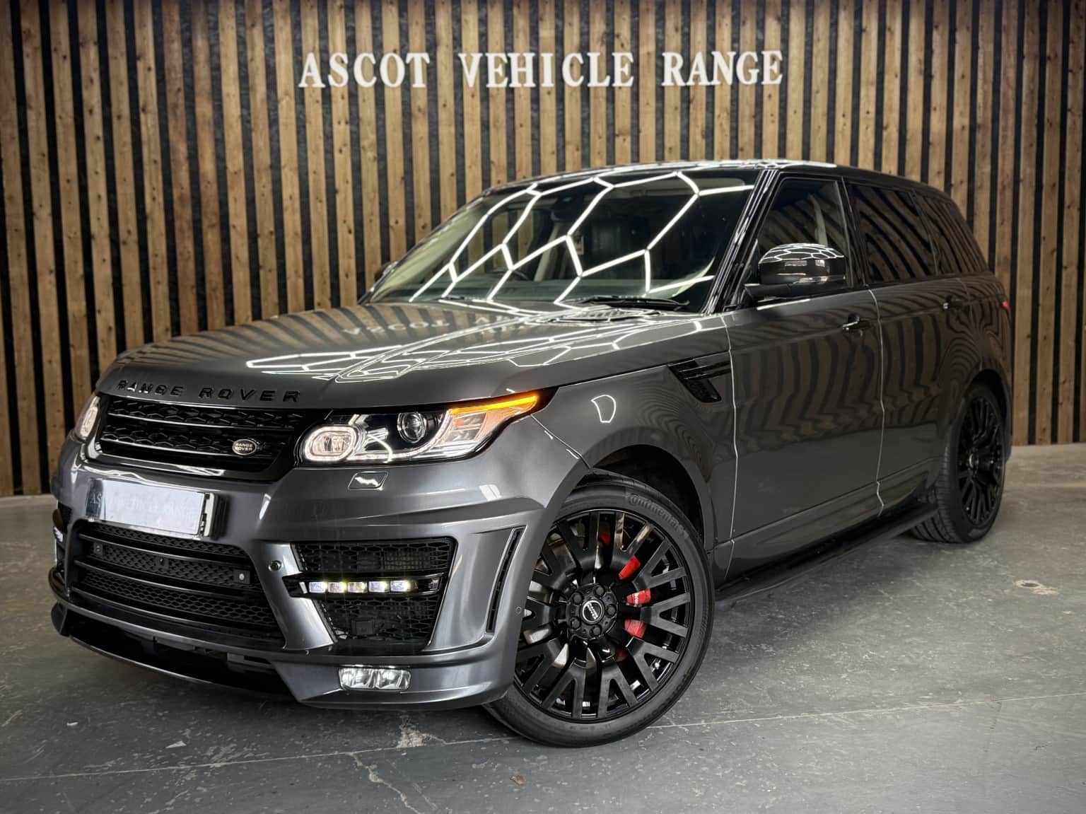 Land Rover Range Rover Sport - image 1 of 59