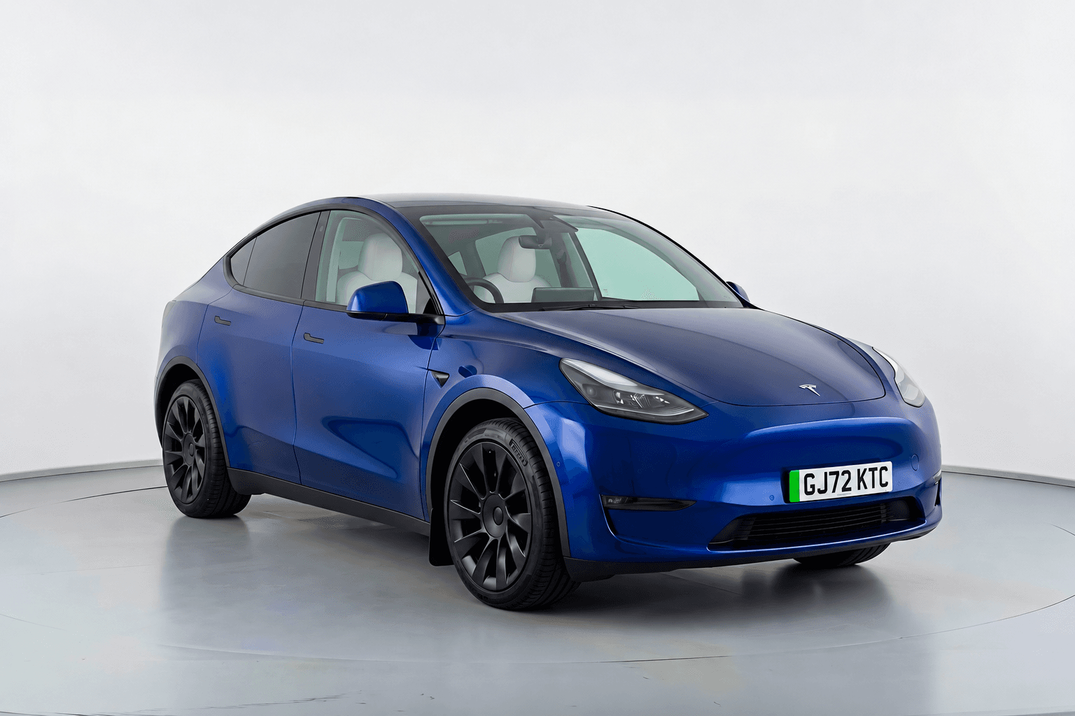 Tesla Model Y - image 1 of 40