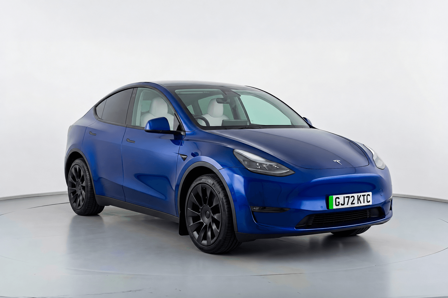 Tesla Model Y - image 1 of 40