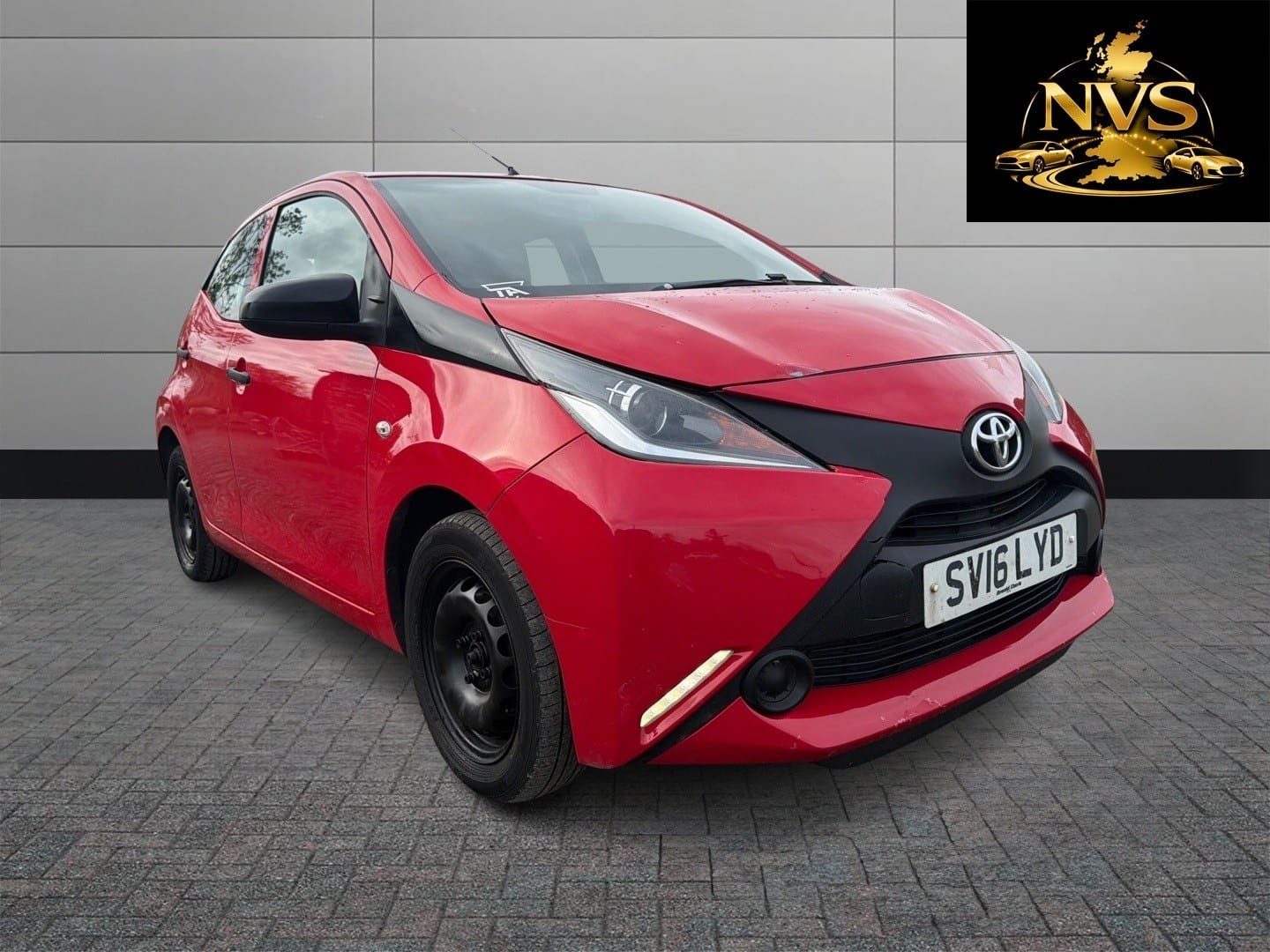Toyota Aygo - image 1 of 13